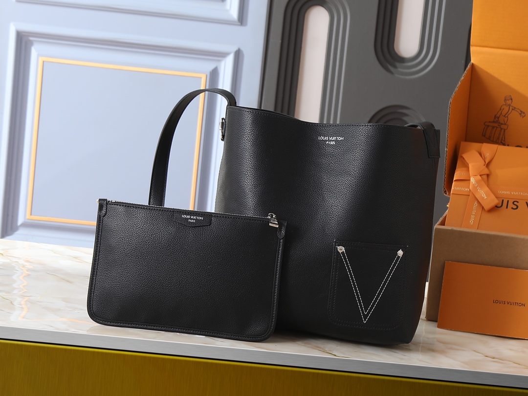 Louis Vuitton LV Classic Pillow Bag Monogram Leather Model M26498 Shoulder Strap Business Casual High-End Fashion